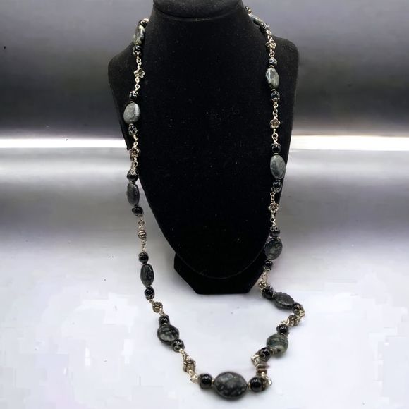 Long marbled black, gray stones & silver flowers necklace! - Picture 1 of 6